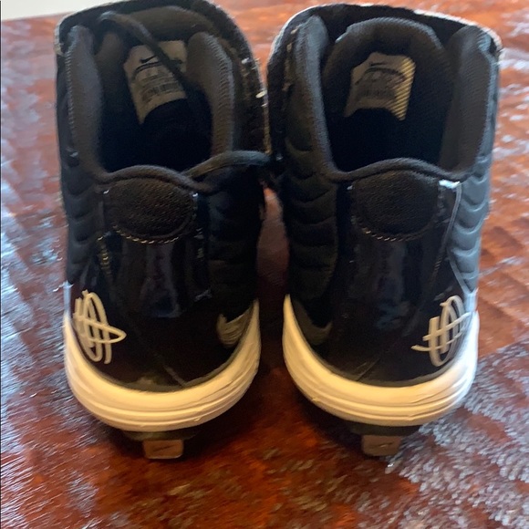 Men’s Nike Baseball Cleats. Size 9. Used - Picture 3 of 8
